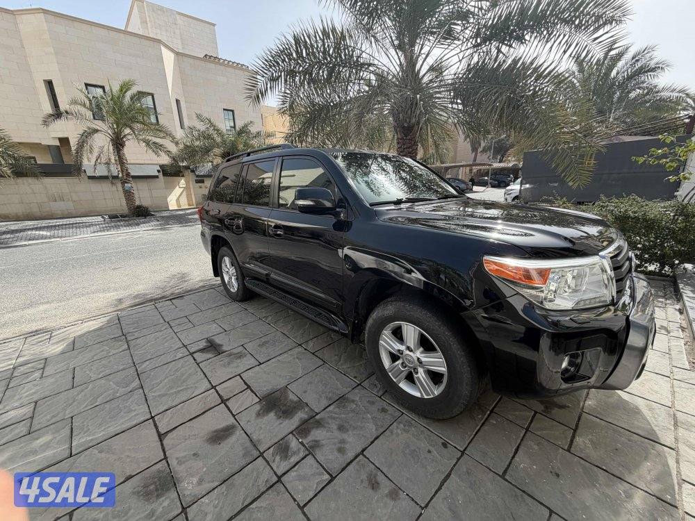 للبيع لاندكروزر gxr v8 كالمل المواصفات وارد الساير بحالة ممتازه0