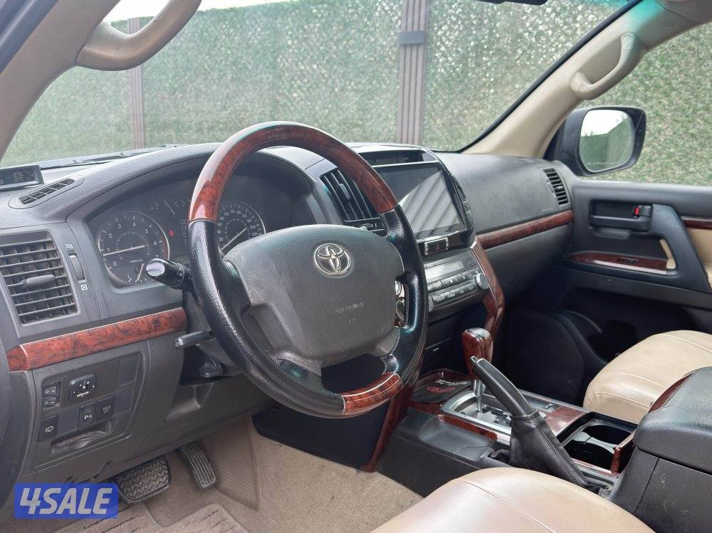 لاندكروزر 2010 gxr كامل المواصفات6