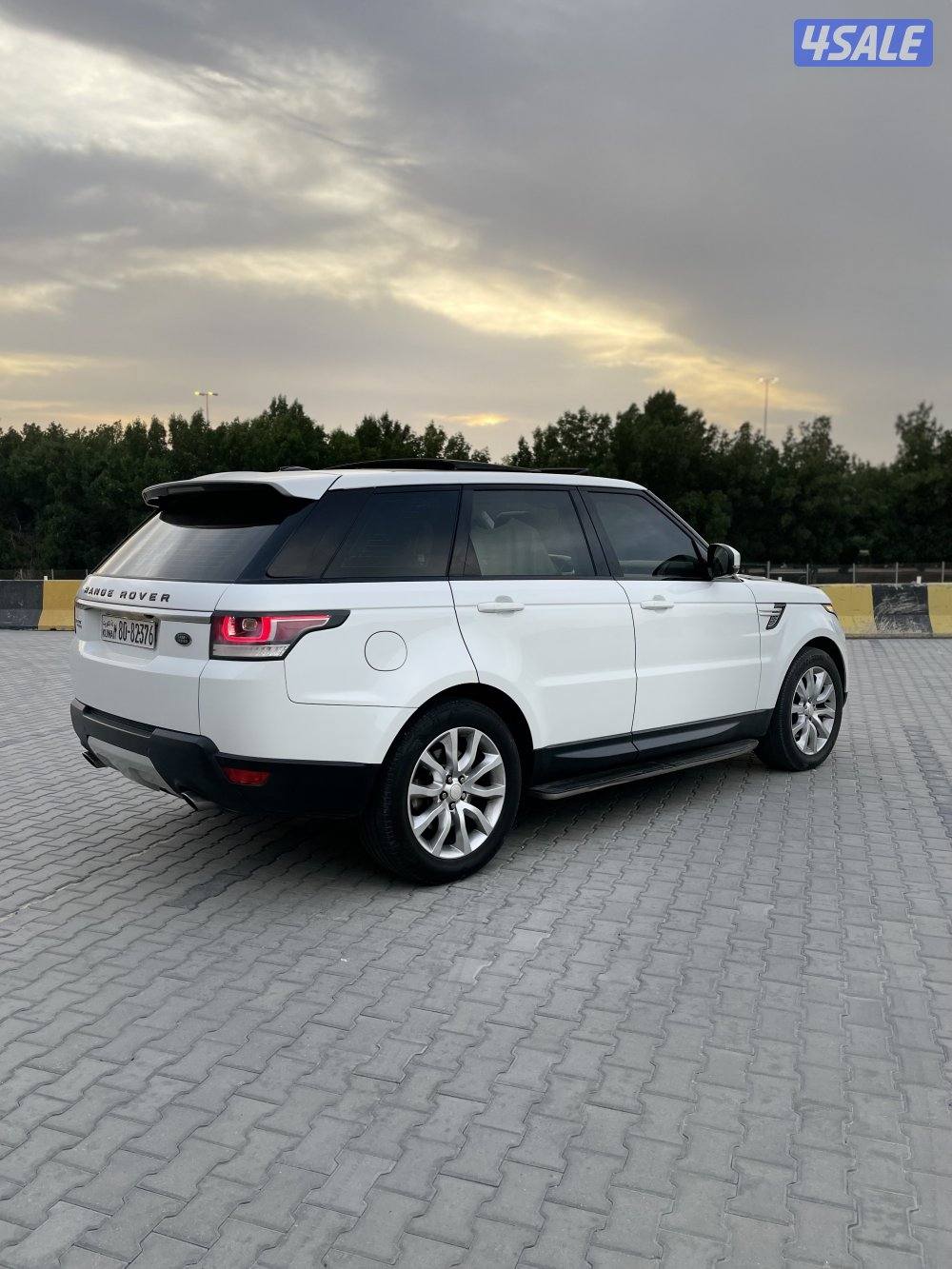 رنج روفر سبورت موديل ٢٠١٥ بحالة الوكاله4