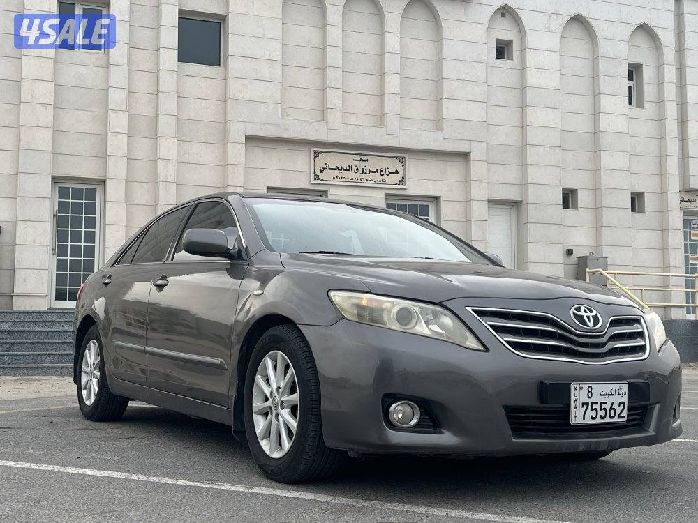 للبيع تويوتا كامري  GLX1