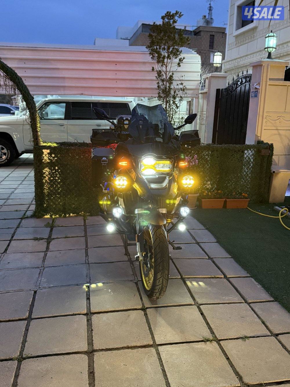 للبيع سيكل بي ام دبليو ١٢٥٠ موديل 20218