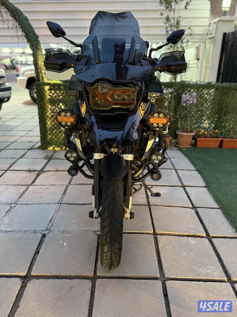 للبيع سيكل بي ام دبليو ١٢٥٠ موديل 202110