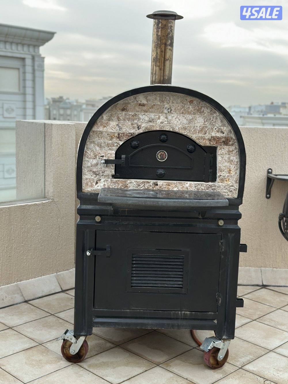 فرن حجري كالجديد استخدام منزلي ولم يستخدم الا مره او اثنين فقط مشروط.3