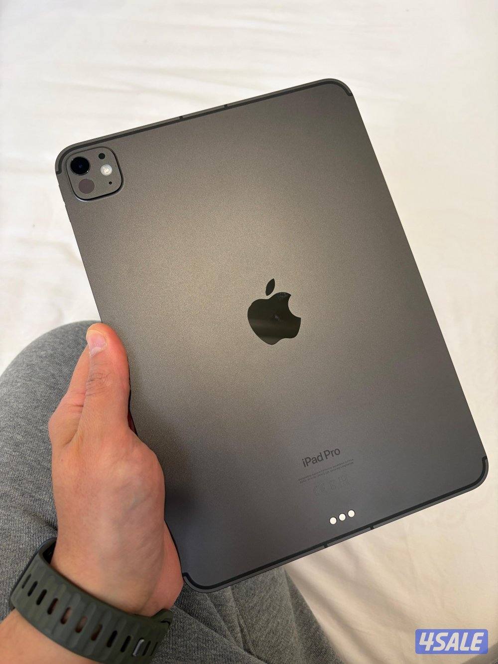 للبيع ايباد برو ١١ انش m4 ٢٥٦ جيجا شريحه0