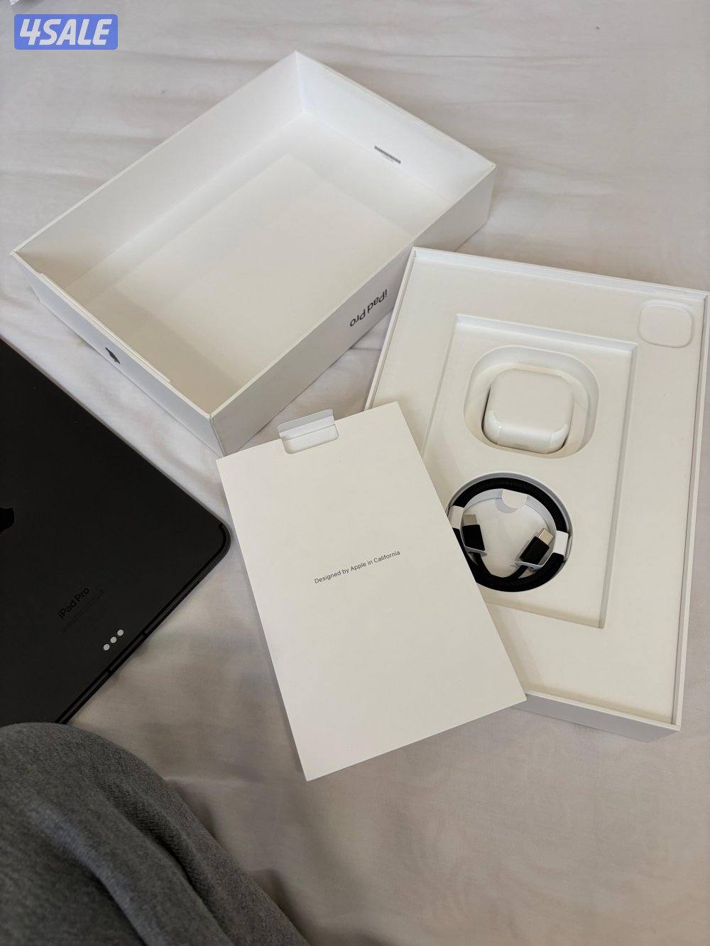 للبيع ايباد برو ١١ انش m4 ٢٥٦ جيجا شريحه2