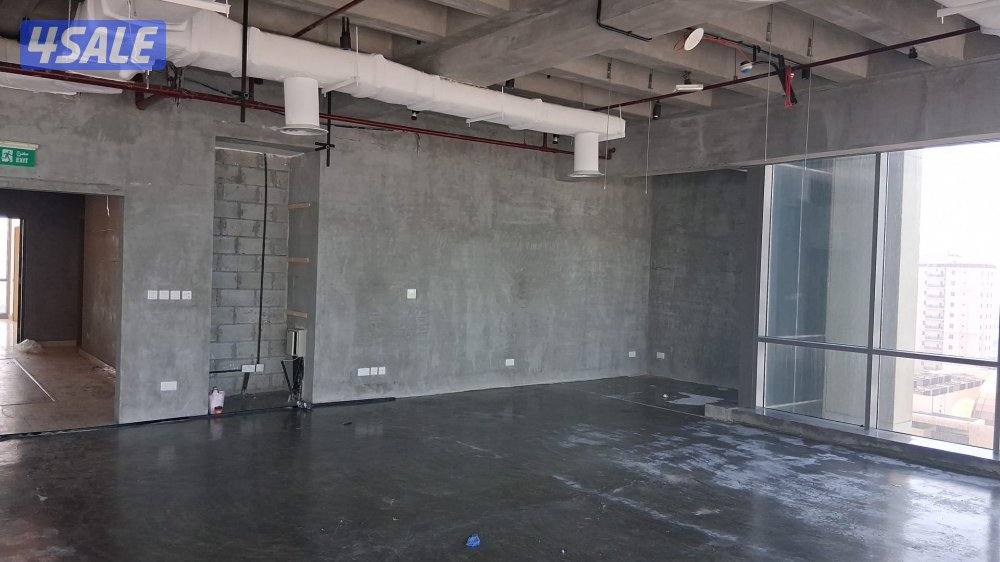 مكتب تجاري فاخر للإيجار اطلالة على الخليج العربي 155M²3