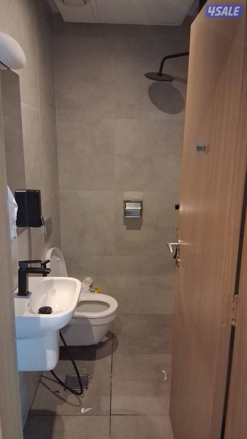 مكتب تجاري فاخر للإيجار اطلالة على الخليج العربي 155M²4