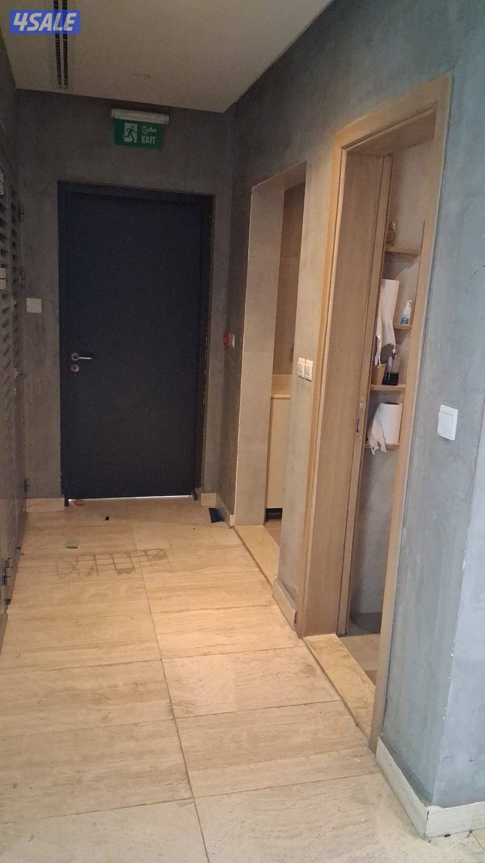 مكتب تجاري فاخر للإيجار اطلالة على الخليج العربي 155M²8