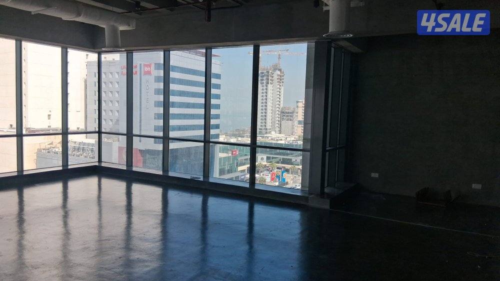 مكتب تجاري فاخر للإيجار اطلالة على الخليج العربي 155M²9