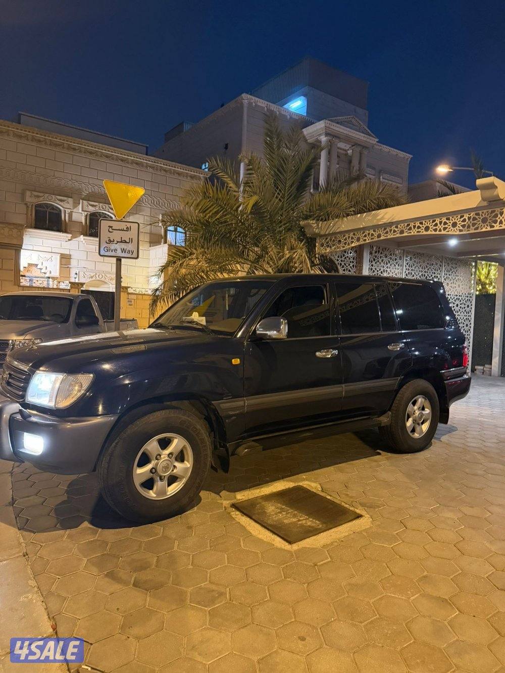 للبيع لاندكروزر vxr 20012