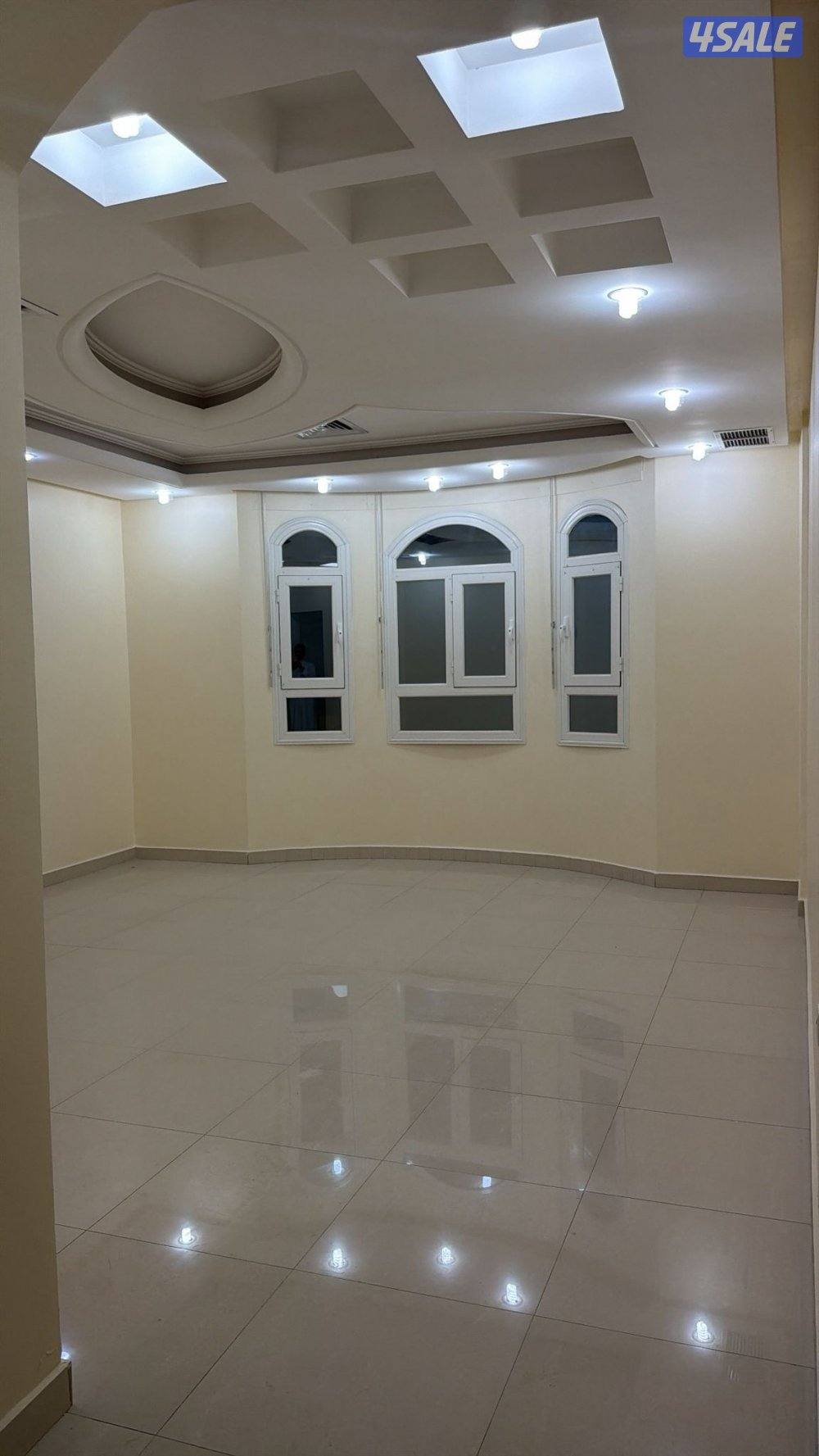 شقة ٣ غرف نوم + صالة + حمامين + مطبخ + اصنصير0