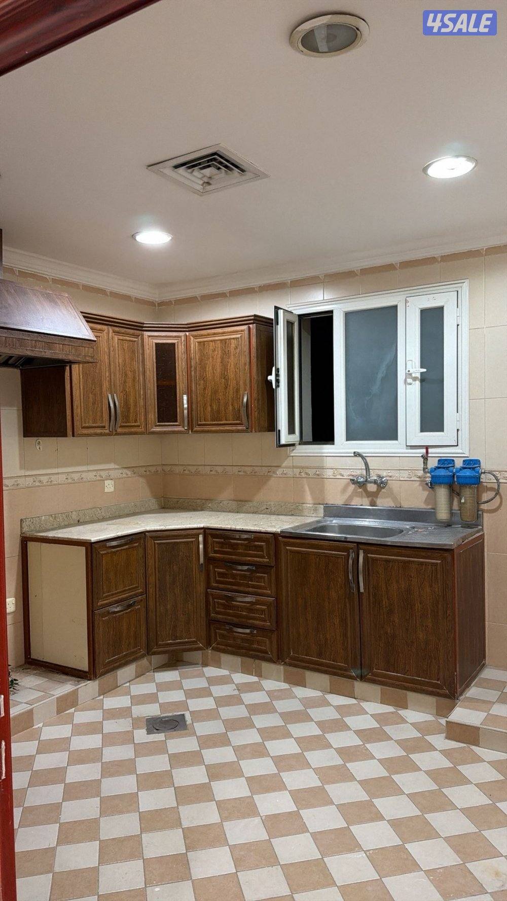 شقة ٣ غرف نوم + صالة + حمامين + مطبخ + اصنصير1