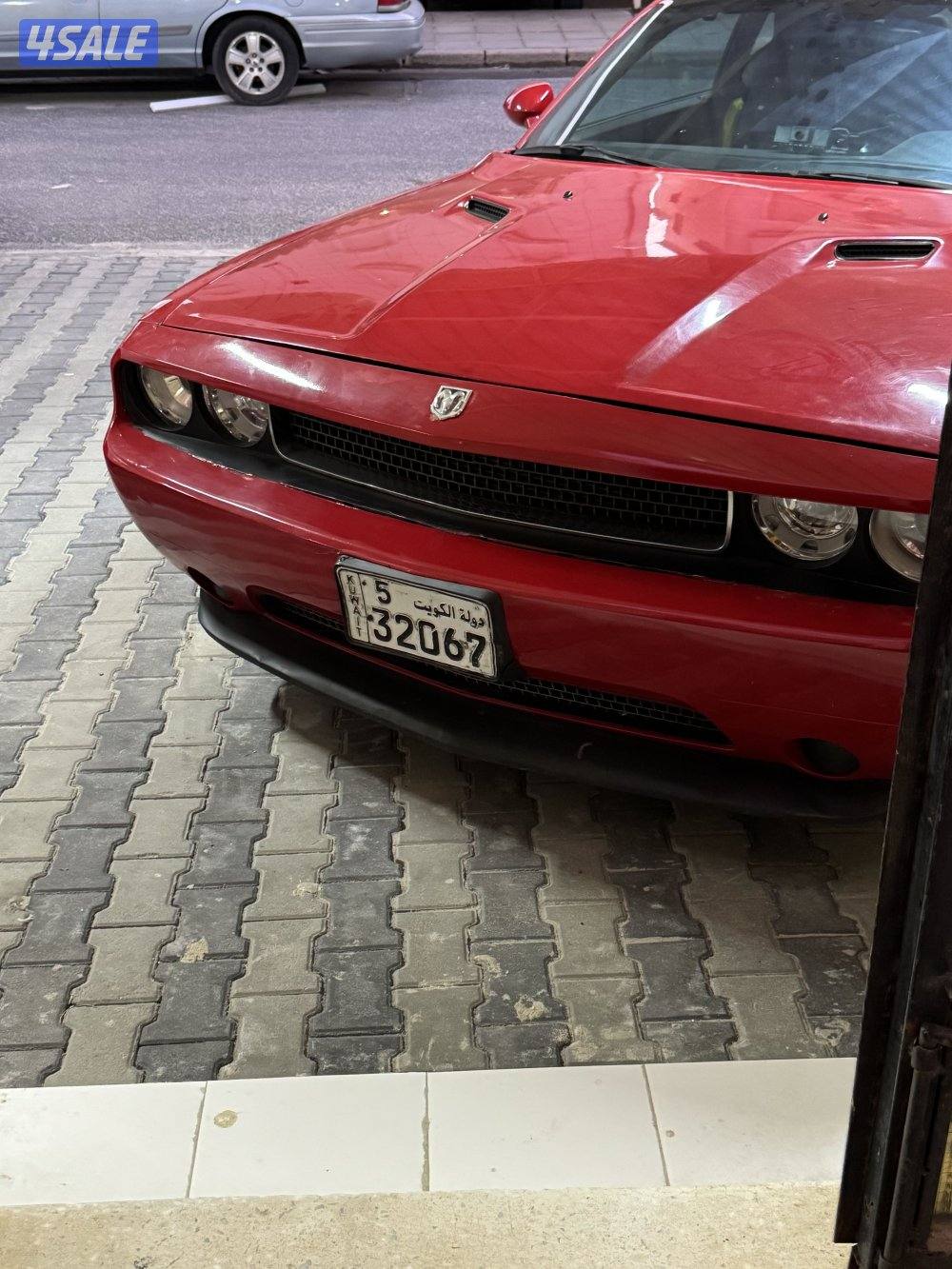 للبيع تشالنجر ٢٠١٢ srt8 اصلي بيع سمح وسريع2