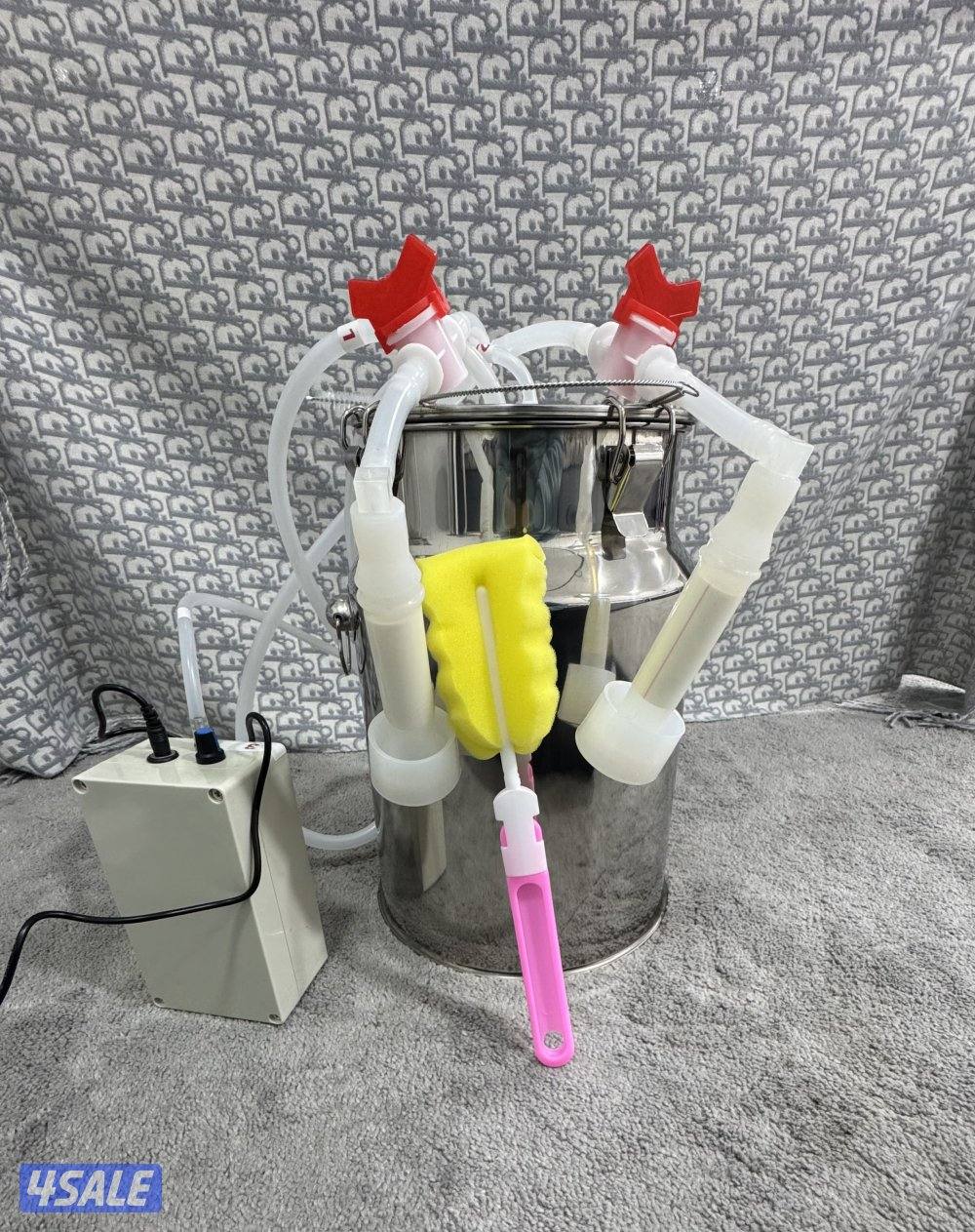 حلابه شحن راسين تنفع للمعزه والغنم شي مرتب ١٠ لتر0