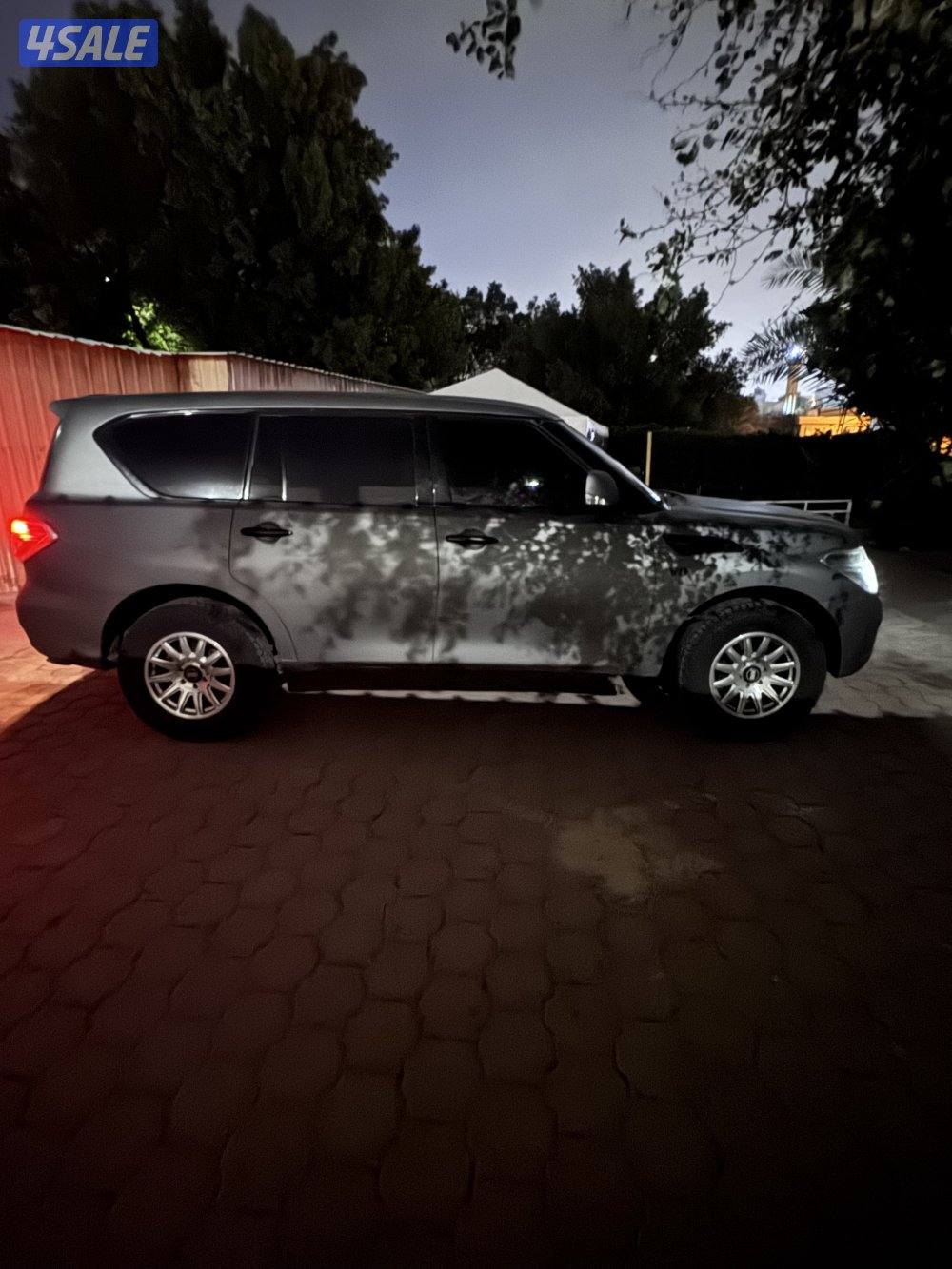 للبيع باترول2014 ماشي126 الف SE صبغ الوكاله بالكامل ستكر قابل للازاله1