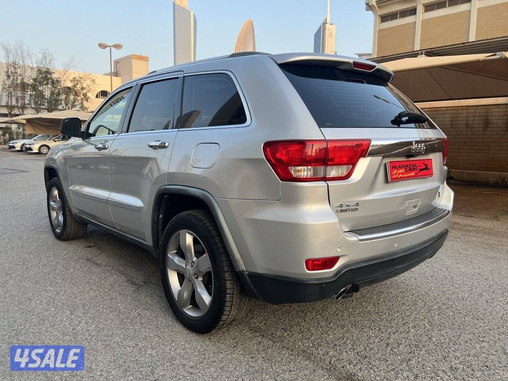 جراند شروكي / 2011 / 217 Km4