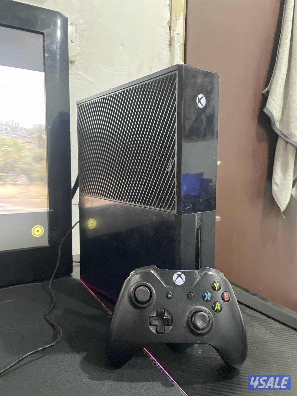 للبيع اكس بوكس جديد ويا فورزا شريط وحساب فورت نايت فيه ١٢٠ سكن0