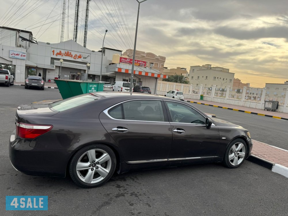 للبيع لكزس LS460L موديل 20084
