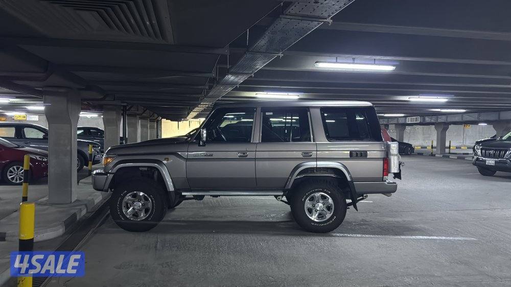 LC76 لاند نص 2022 Land cruiser وارد الساير صبغ وكالة نظيف0