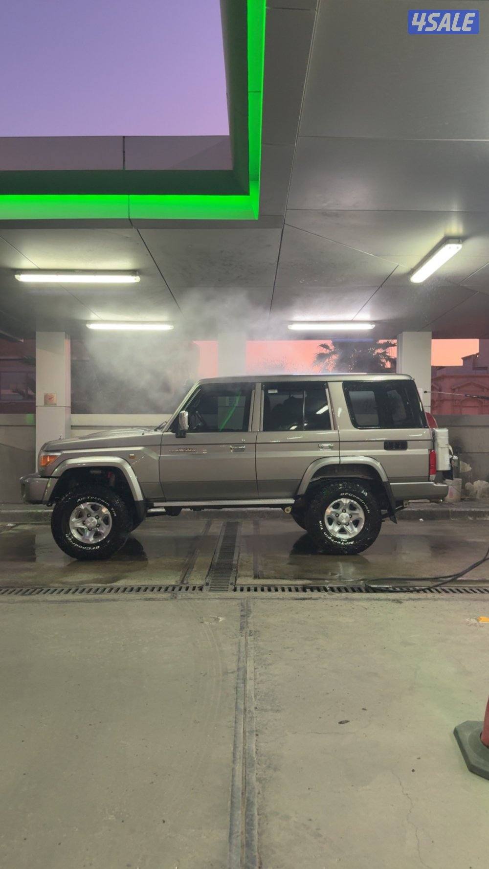 LC76 لاند نص 2022 Land cruiser وارد الساير صبغ وكالة نظيف4