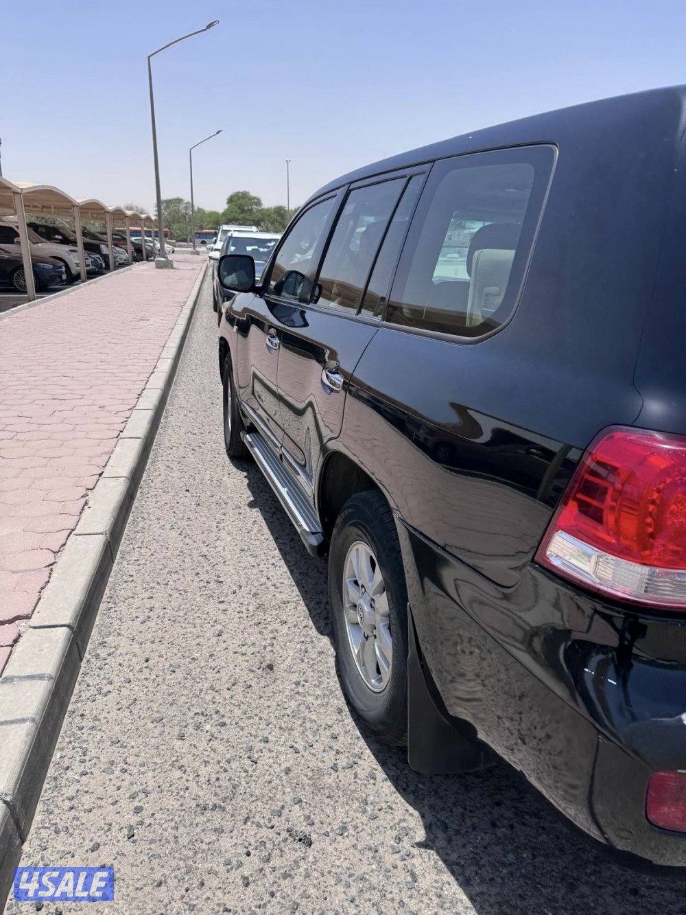 Land cruiser for Sale good condition1