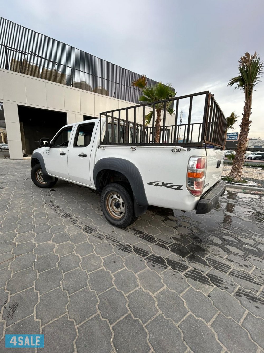 للبيع وانيت مازدا 20101