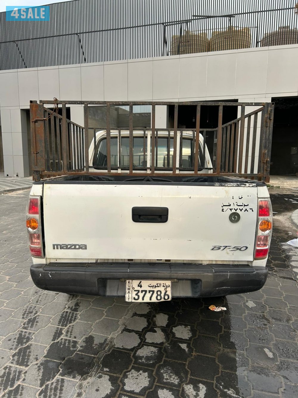 للبيع وانيت مازدا 20103