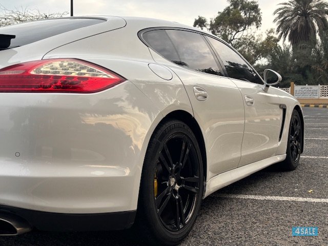 للبيع بورش بانميرا20124