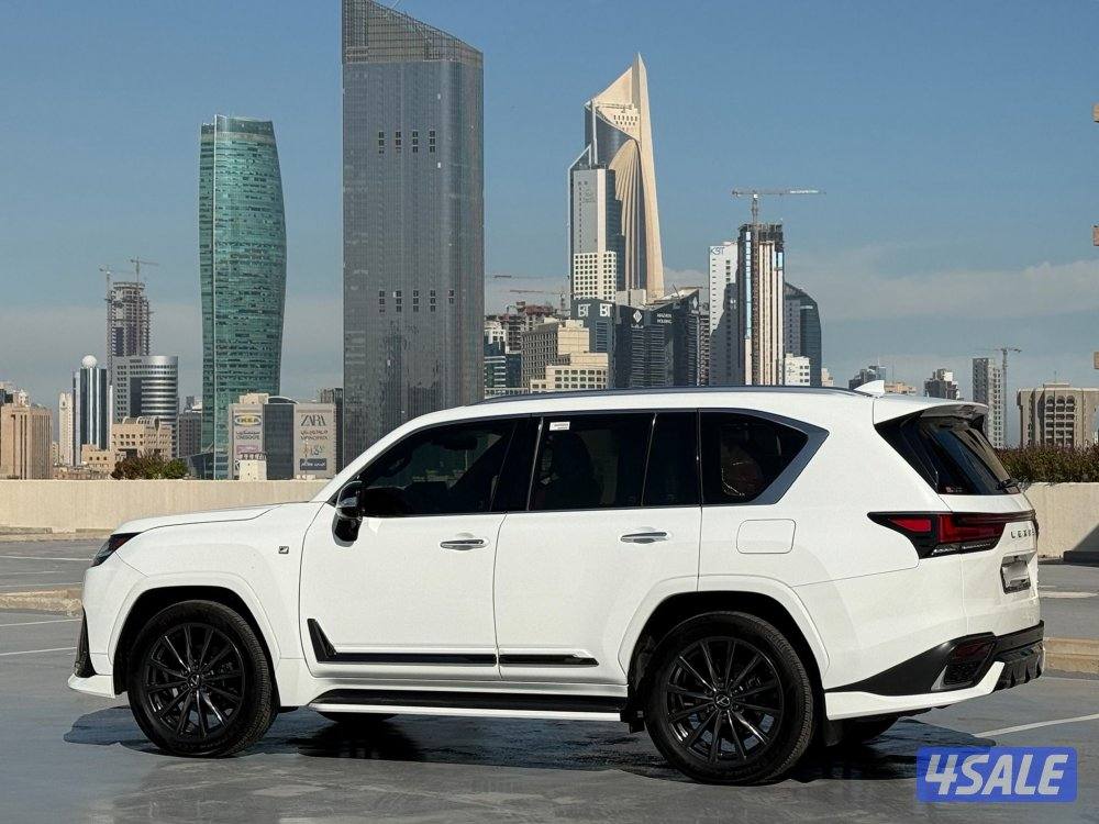 لكزسLX600 F SPORT موديل2024 عداد16الف وارد الساير تحت الكفاله +الصيانه1