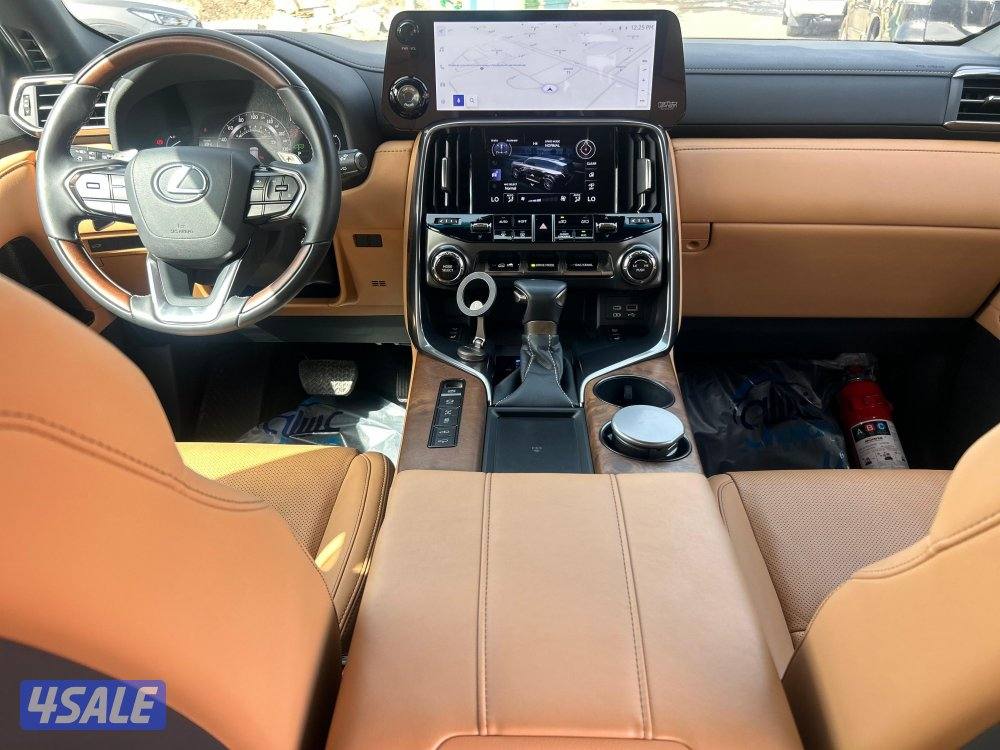 لكزس LX600 درجة اولى 
twinturbo .V6
موديل 2024
ماشي 34.000 k.m6