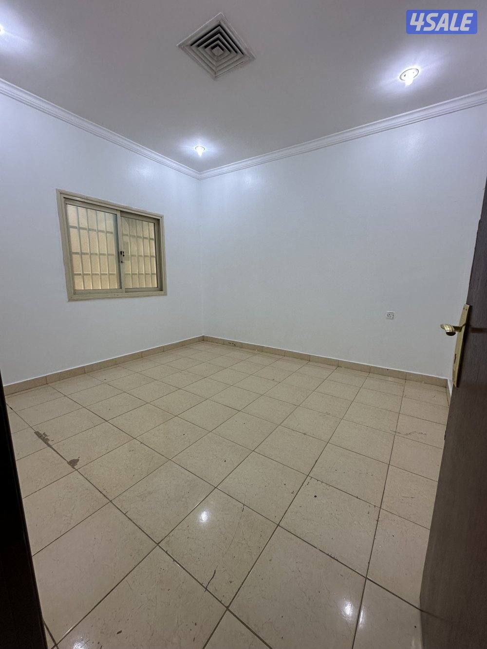 للايجار شقه بالعقيلة0