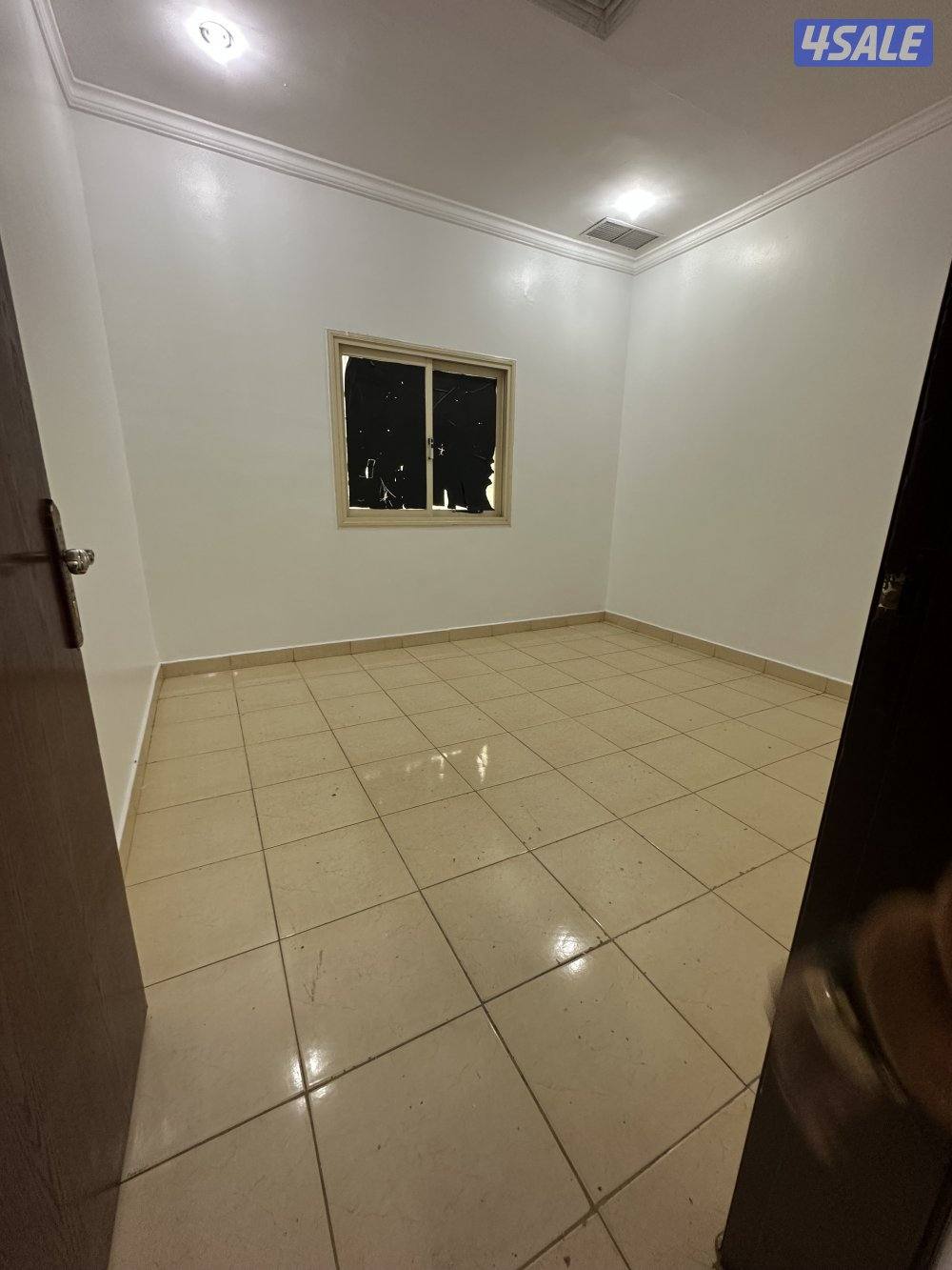 للايجار شقه بالعقيلة3