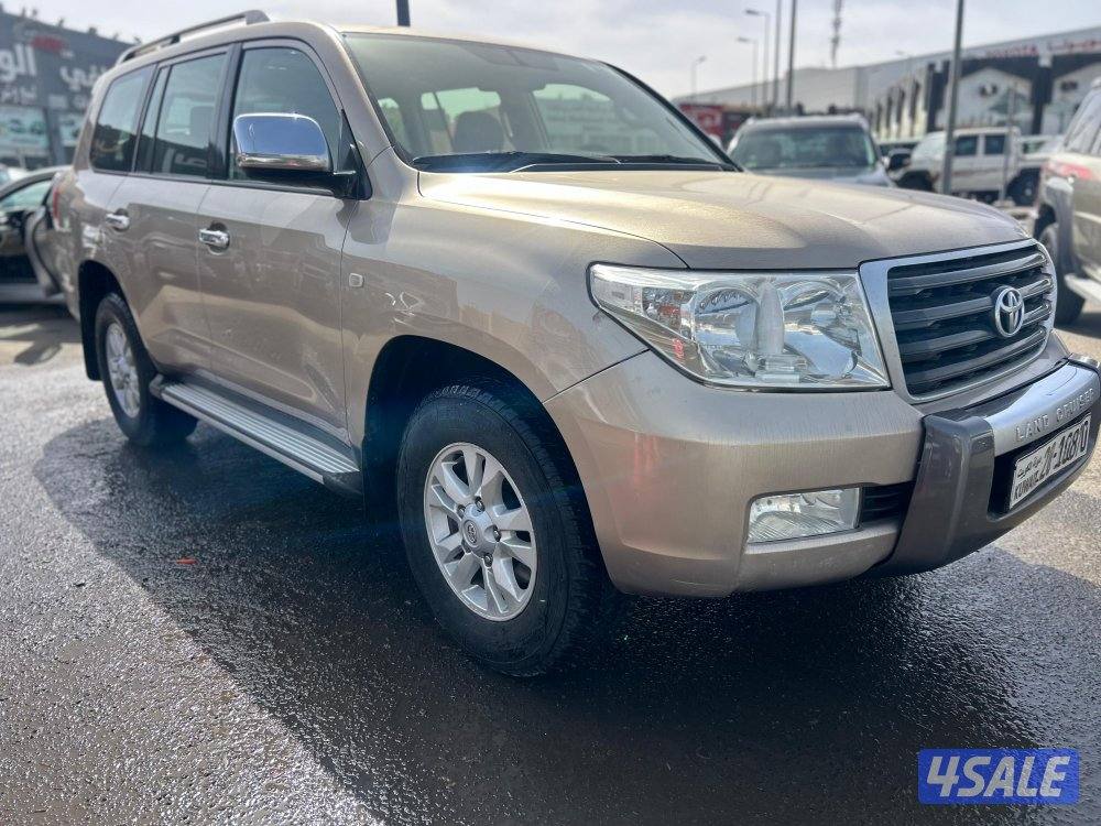 تويوتا لاند كروزر V8-GX.R 
موديل 2011
ماشى 118.000 k.m 
وارد الخليج .1
