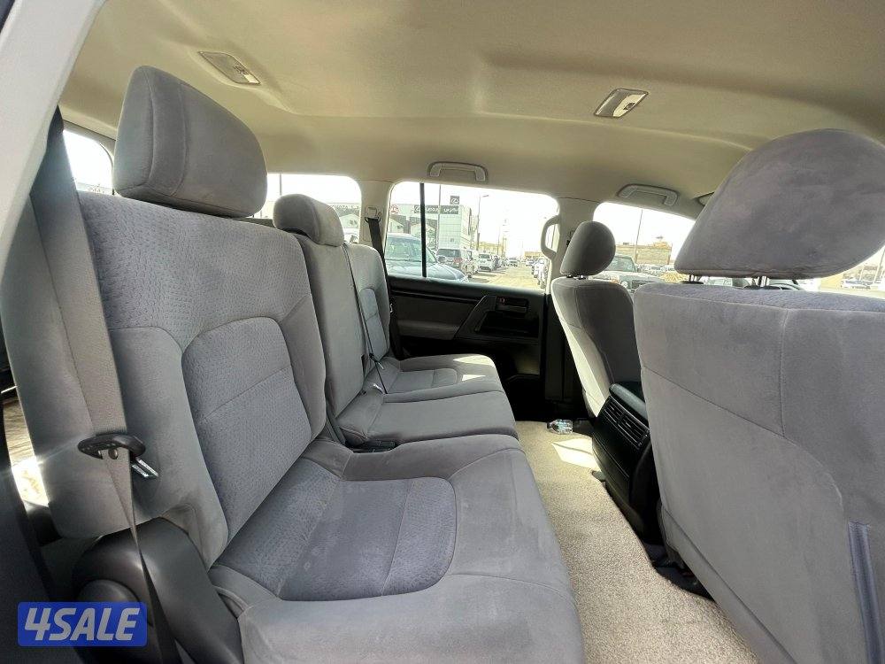 تويوتا لاند كروزر V8-GX.R 
موديل 2011
ماشى 118.000 k.m 
وارد الخليج .4