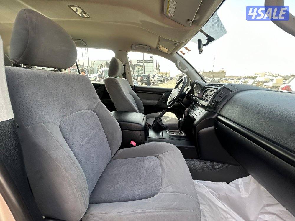 تويوتا لاند كروزر V8-GX.R 
موديل 2011
ماشى 118.000 k.m 
وارد الخليج .5
