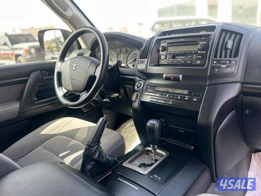 تويوتا لاند كروزر V8-GX.R 
موديل 2011
ماشى 118.000 k.m 
وارد الخليج .6