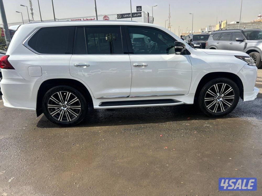لكزس LX570 درجه اولى
موديل 2016
ماشى 247.000 k.m 
وارد الخليج.3