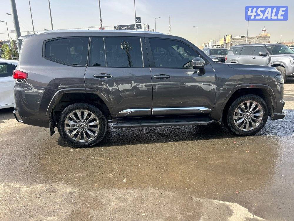 تويوتا لاند كروزر GX.R AEROs
 twin turbo.V6
موديل 2023
ماشى 57.000 k.m3