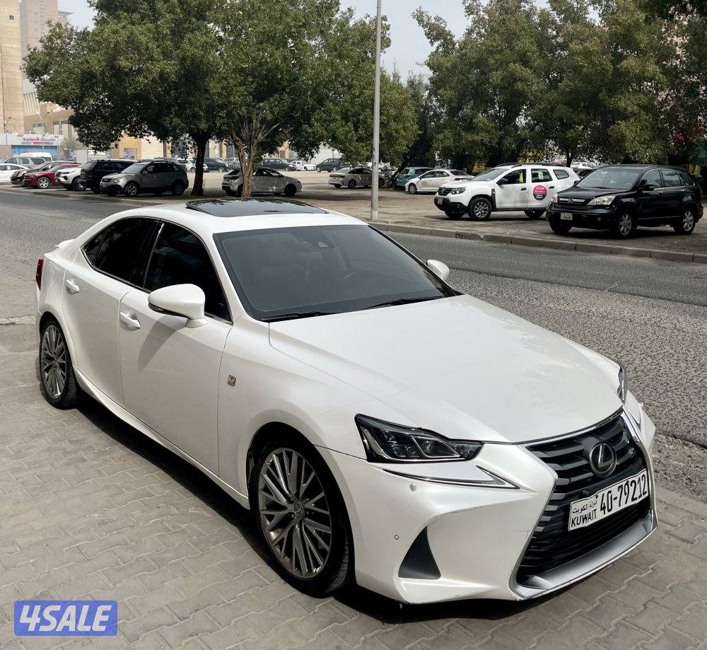 لهواة النوادر لكزس IS موديل 2017 عداد فقط 107 اعلى فئة كامل المواصفات1