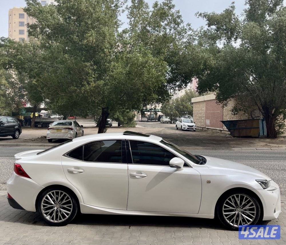 لهواة النوادر لكزس IS موديل 2017 عداد فقط 107 اعلى فئة كامل المواصفات2