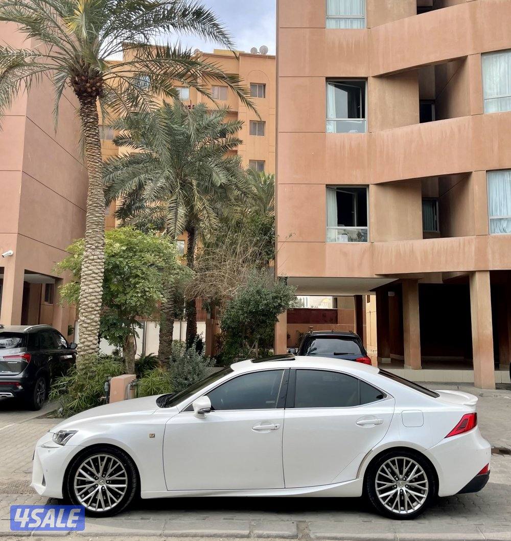 لهواة النوادر لكزس IS موديل 2017 عداد فقط 107 اعلى فئة كامل المواصفات5