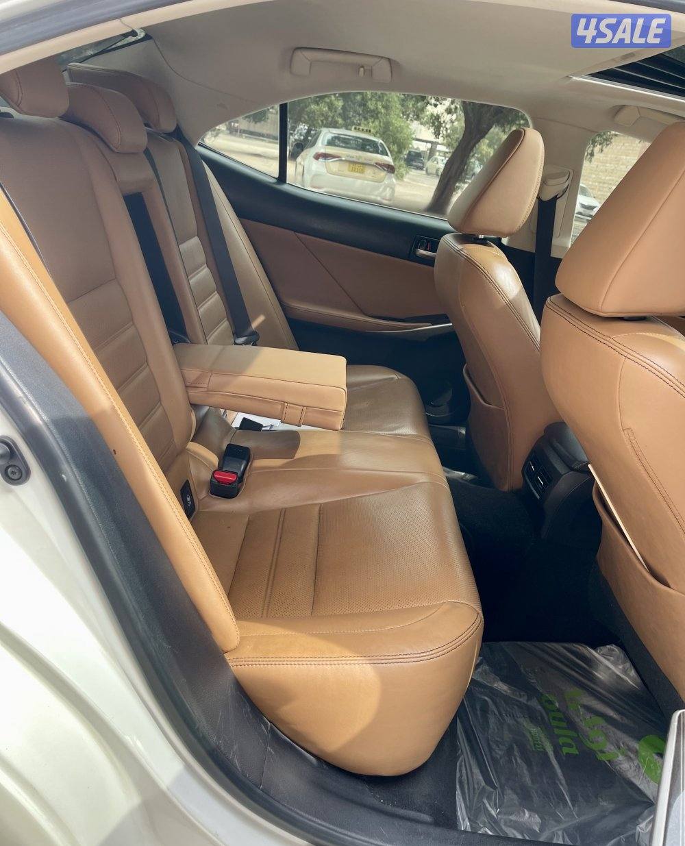 لهواة النوادر لكزس IS موديل 2017 عداد فقط 107 اعلى فئة كامل المواصفات9