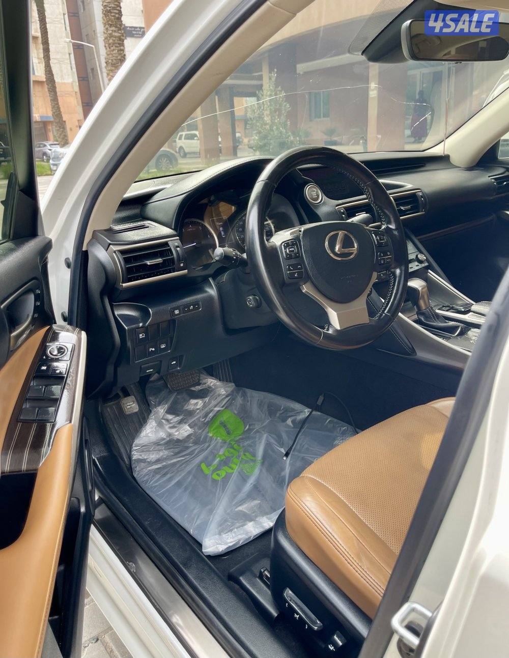 لهواة النوادر لكزس IS موديل 2017 عداد فقط 107 اعلى فئة كامل المواصفات10