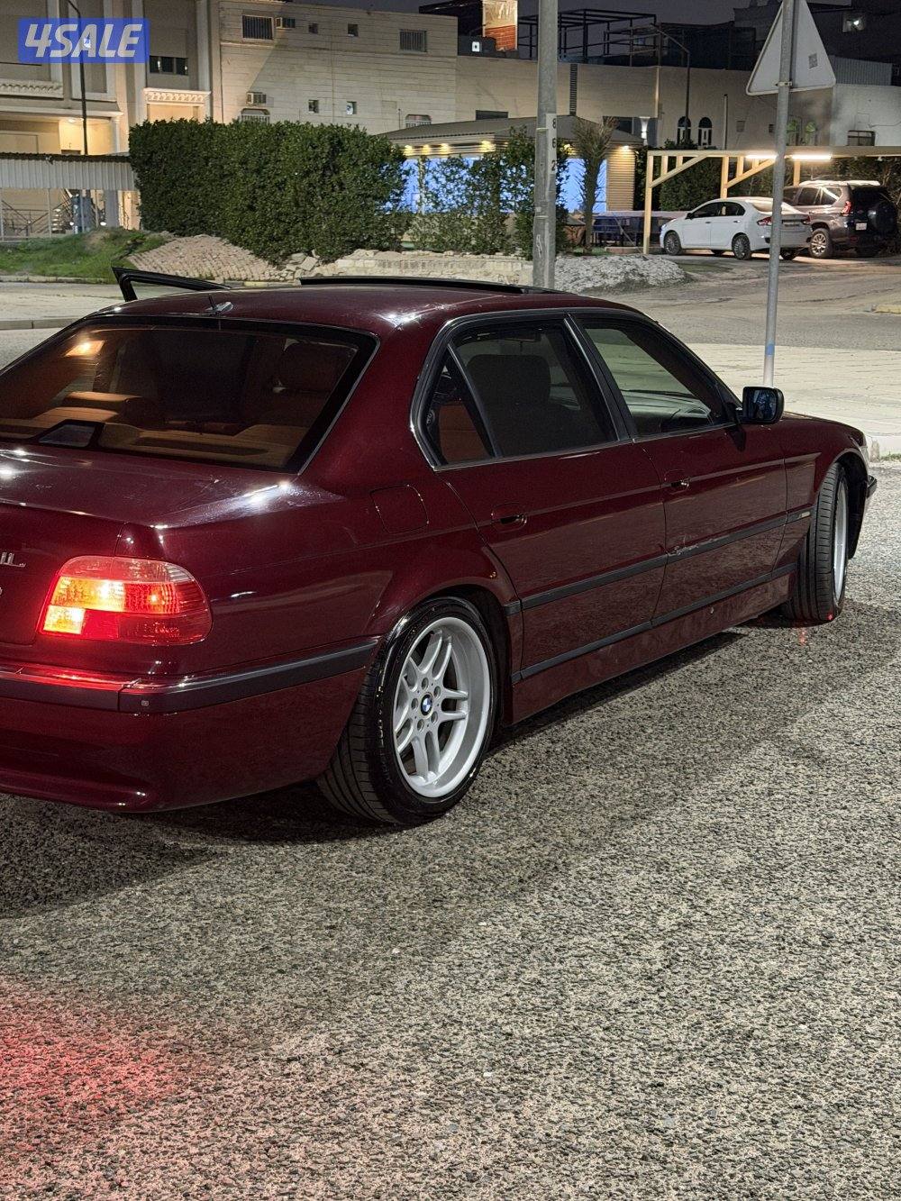 للبيع bmw ٧٢٨il اللون برقندي3