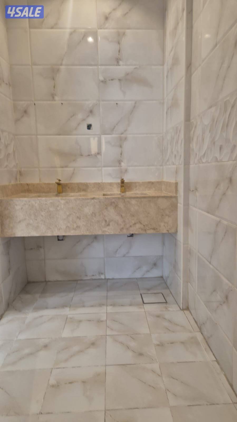 للايجار دور ثاني في السلام ٤غرف وصاله كبيره بالحمام والمغاسل ومطبخ وغر0