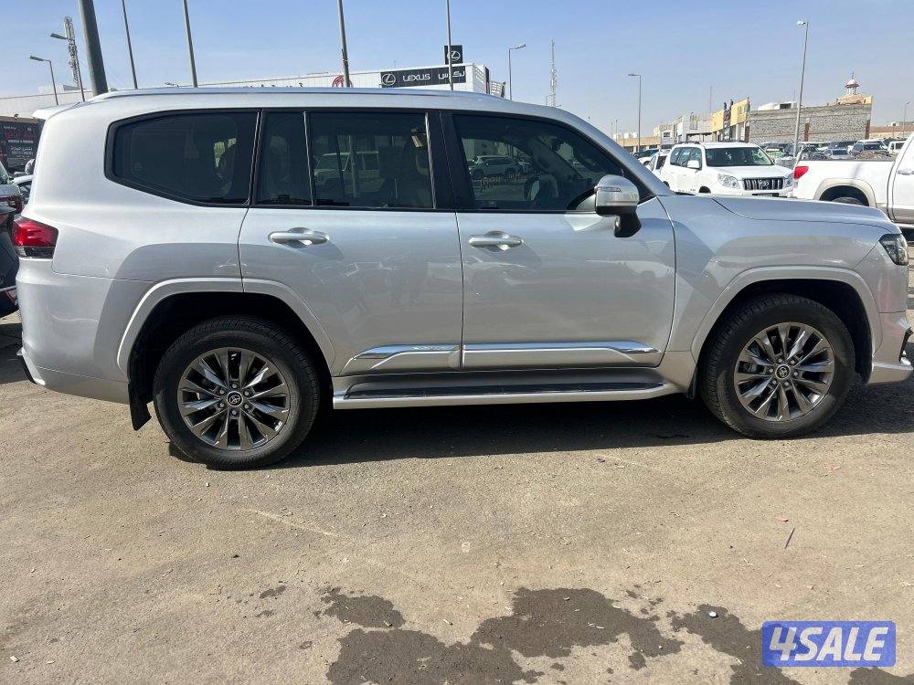 تويوتا لاند كروزر GX.R AEROs
 twin turbo.V6
موديل 2023
ماشى 60.000 k.m3