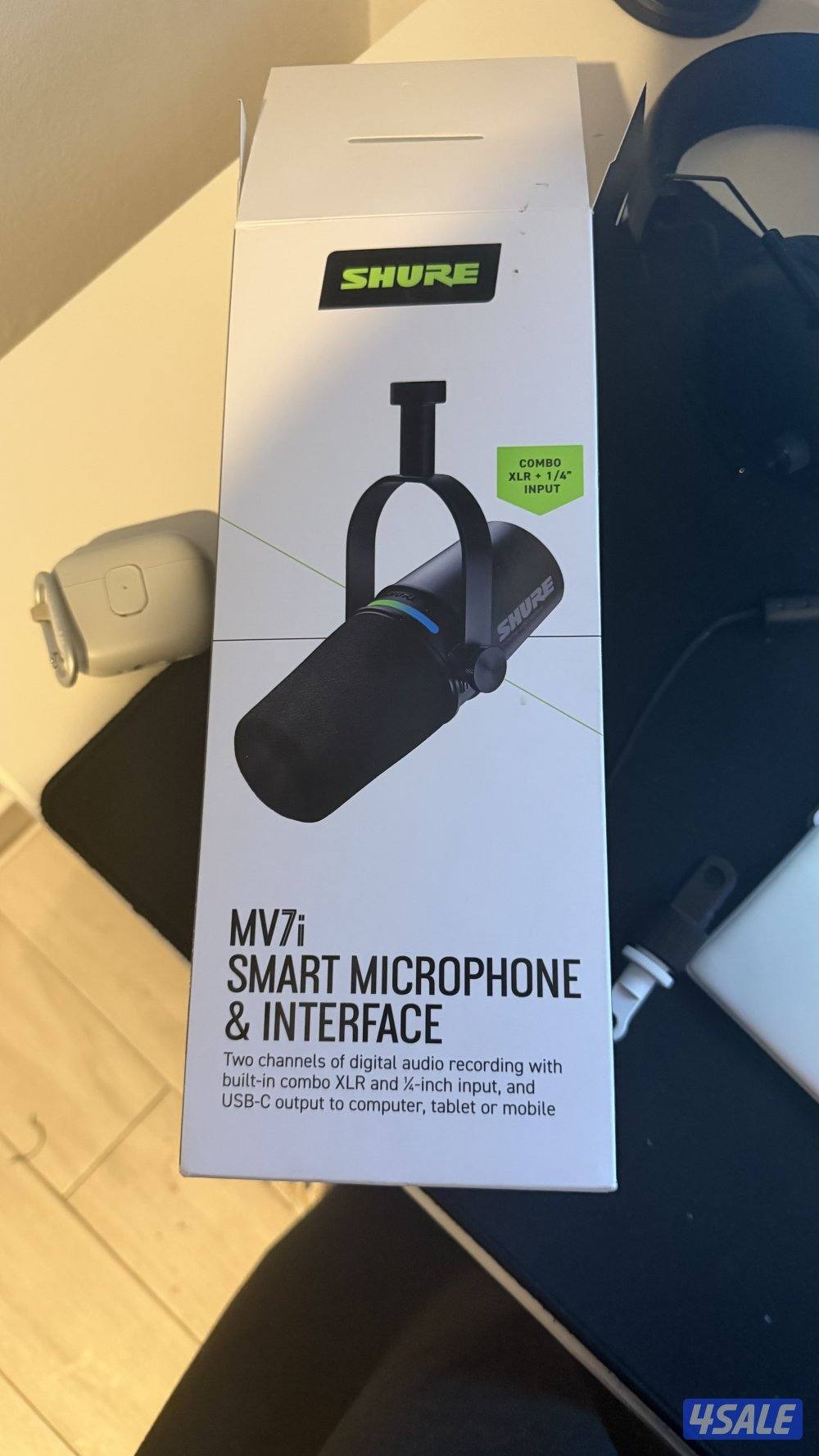 للبيع مايك shure mv7i استعمال يوم واحد ببيعه بنص السعر سعر الجديد 1200