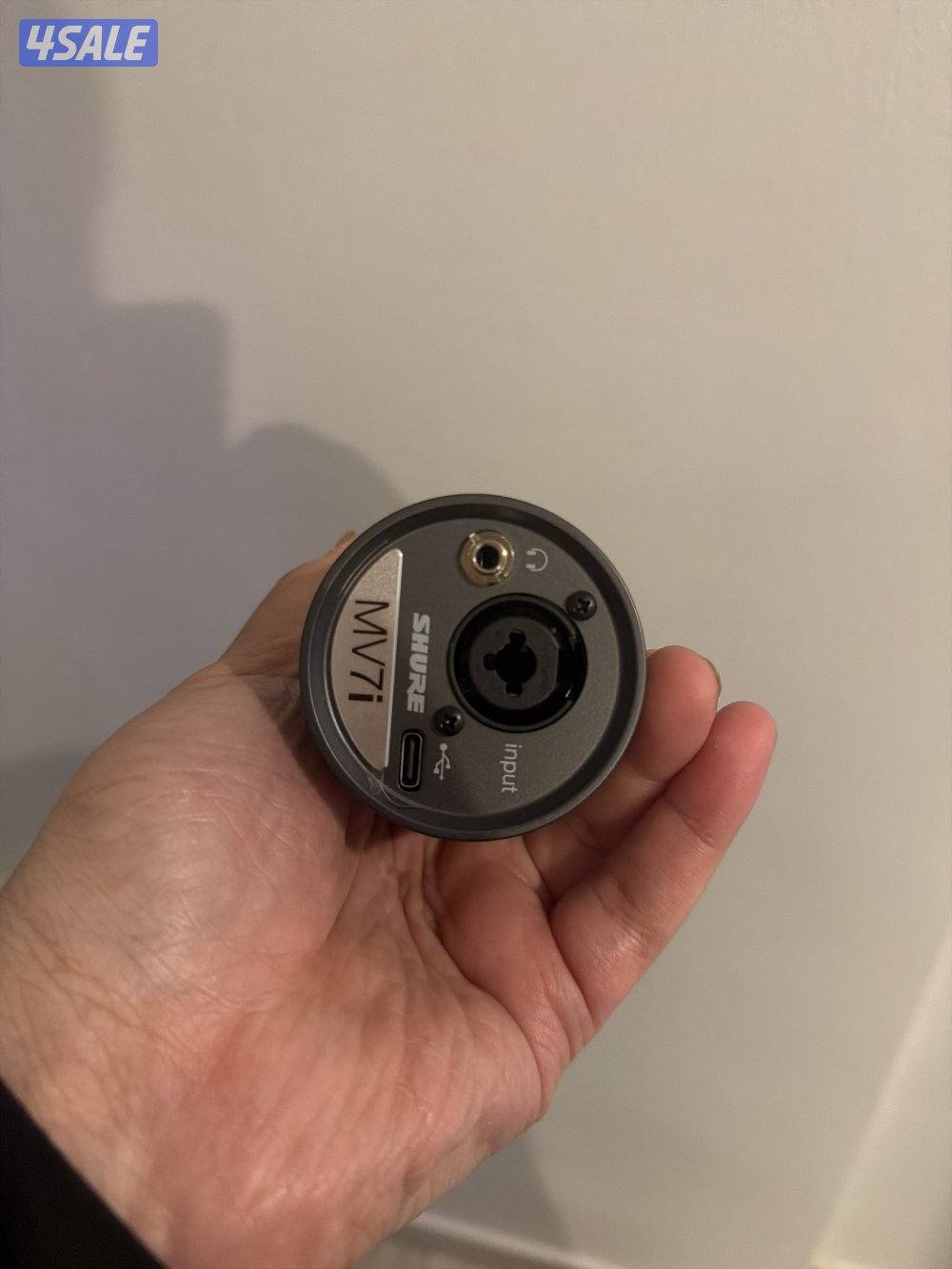 للبيع مايك shure mv7i استعمال يوم واحد ببيعه بنص السعر سعر الجديد 1203