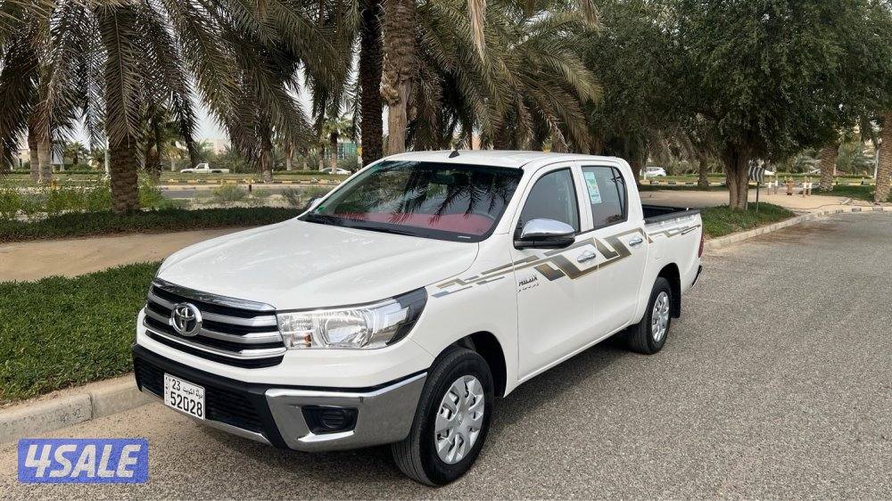 وانيت تويوتا هايلكس 2025 جير عادي بحالة الوكاله شرط الفحص وكاله الساير0