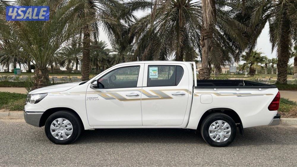 وانيت تويوتا هايلكس 2025 جير عادي بحالة الوكاله شرط الفحص وكاله الساير2